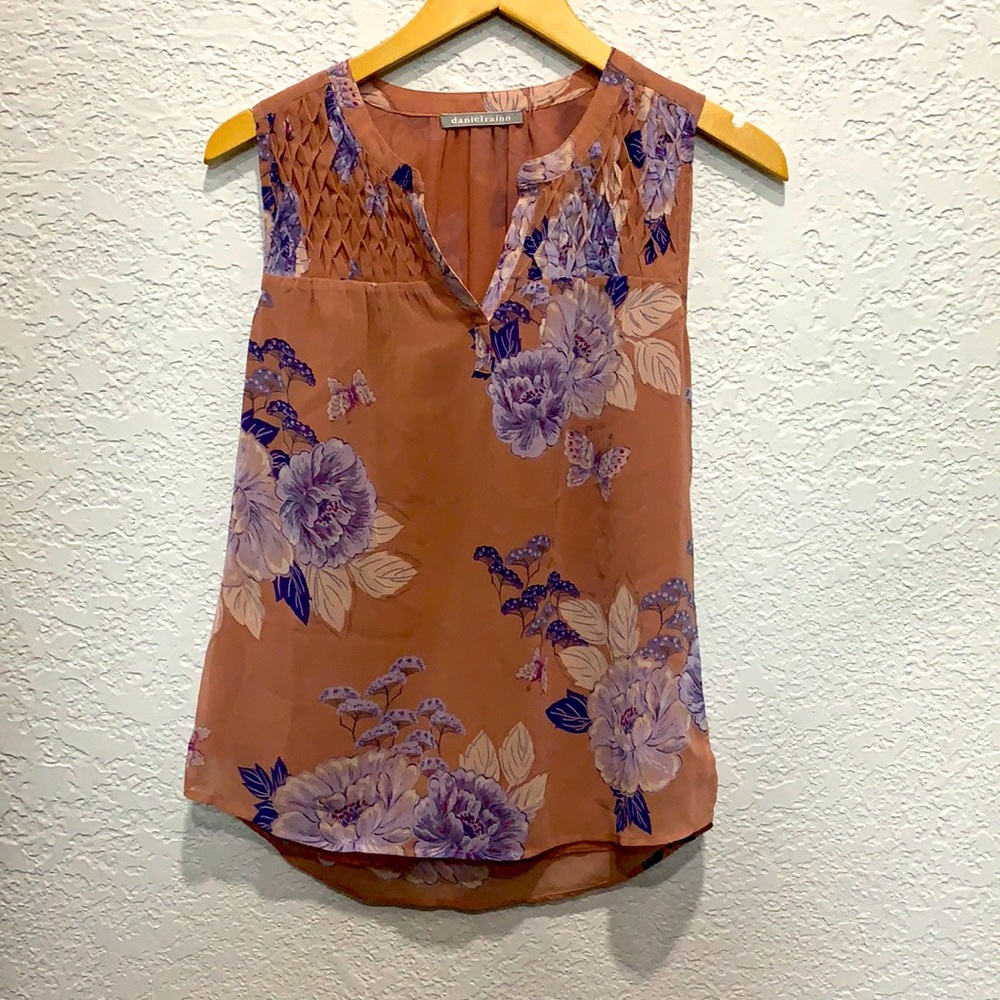 Danielrainn sleeveless floral flowy top
